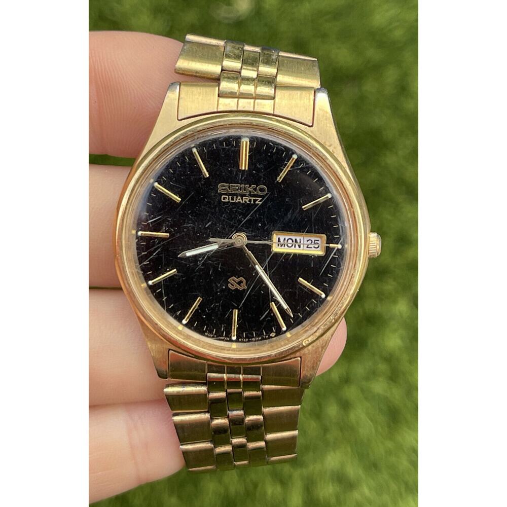 Vintage Seiko watch 5Y23-8049 Gold Tone Quartz SQ day/date Dead Battery Black